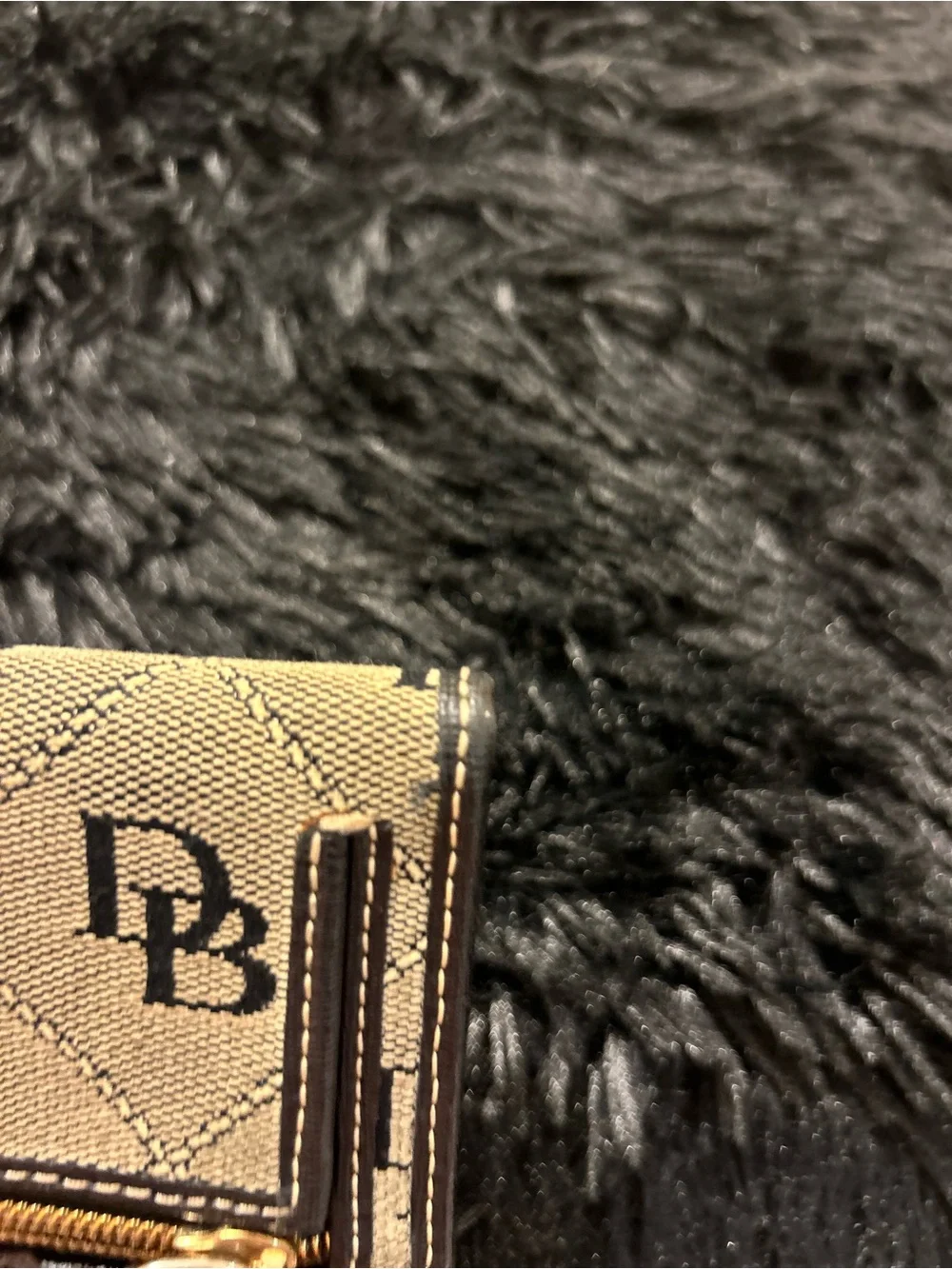 Dooney & Bourke classic dooney